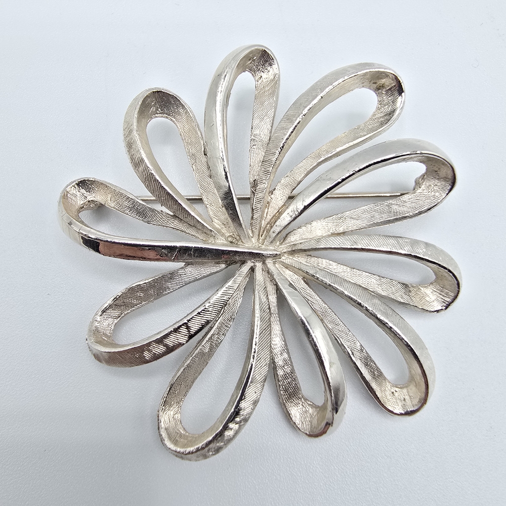 Vintage Coro Signed Silver Tone Textured Ribbon Floral Circle Brooch Pin 2.25"